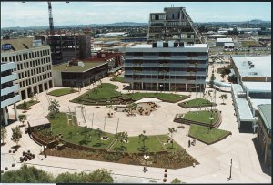 Manukau Plaza 1980 and 1990 Source: Auckland Council - Manukau Research Centre